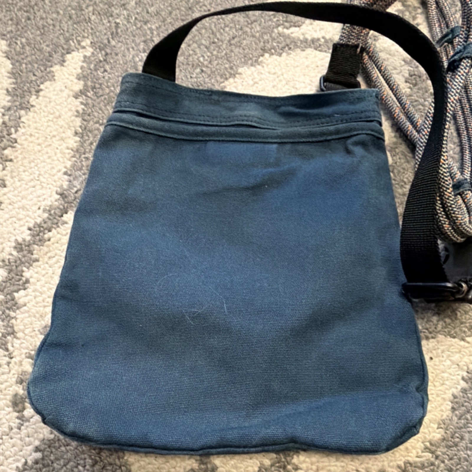 KAVU Blue Crossbody Bag Adjustable Strap Zipper & Snap Closure Solid