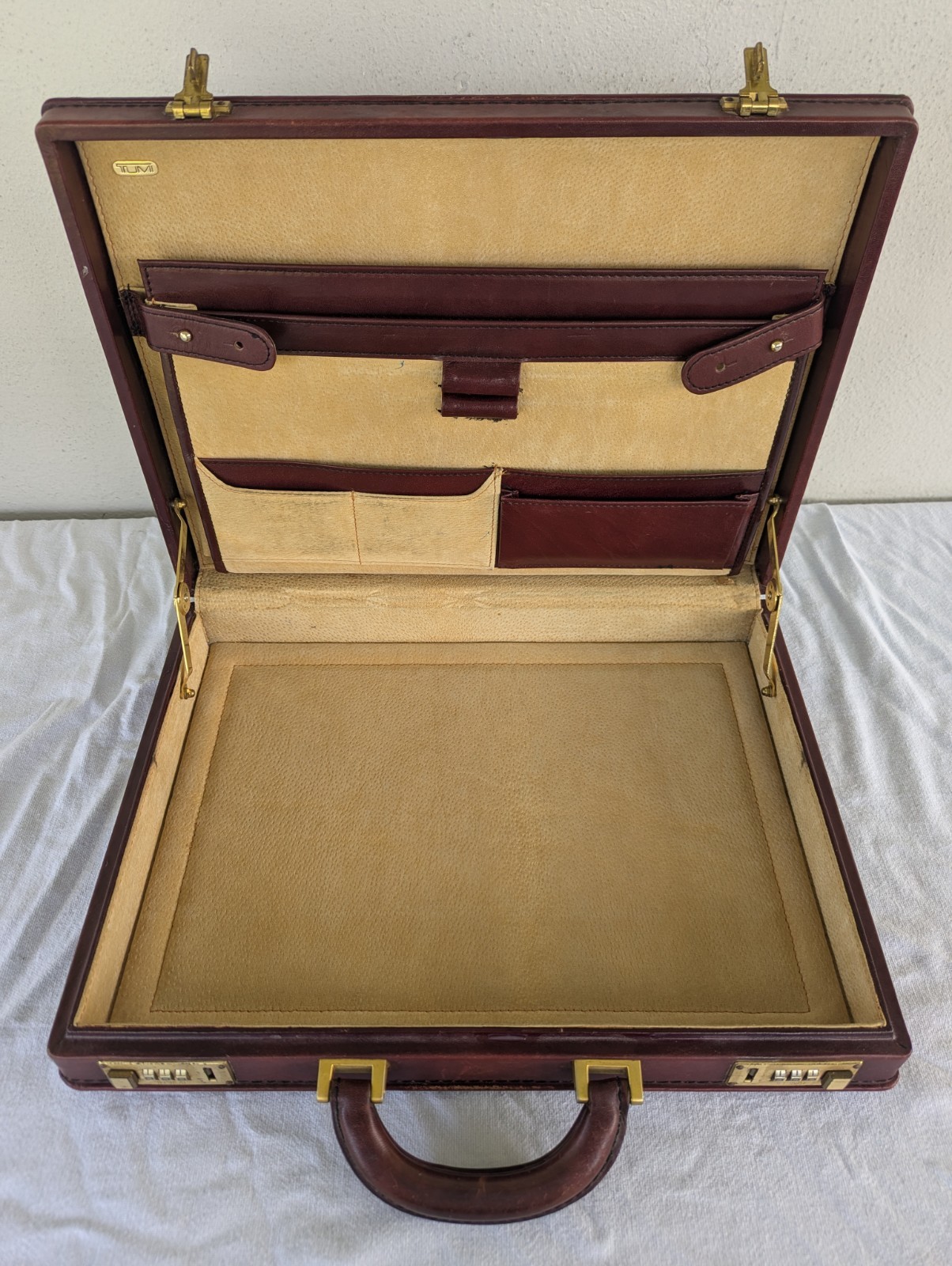 VTG TUMI Leather Attache Briefcase Burgundy Red Combination Lock Organizer Case