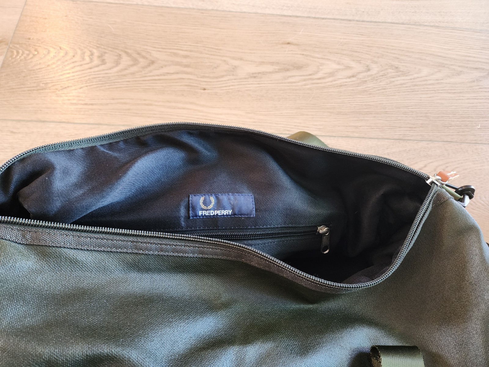 Fred Perry Men’s Duffle Bag Classic Vintage Army Green Shoulder Retro Gym Waxed