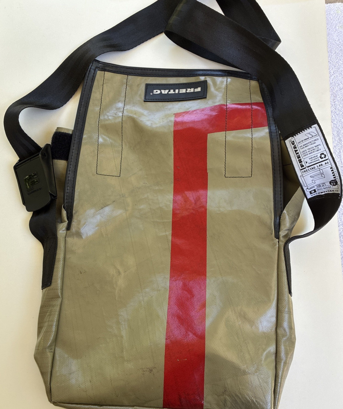 FREITAG Messenger Man Bag Beige G5.1 Greige Red Adjustable Strap Dragnet 12 x 10
