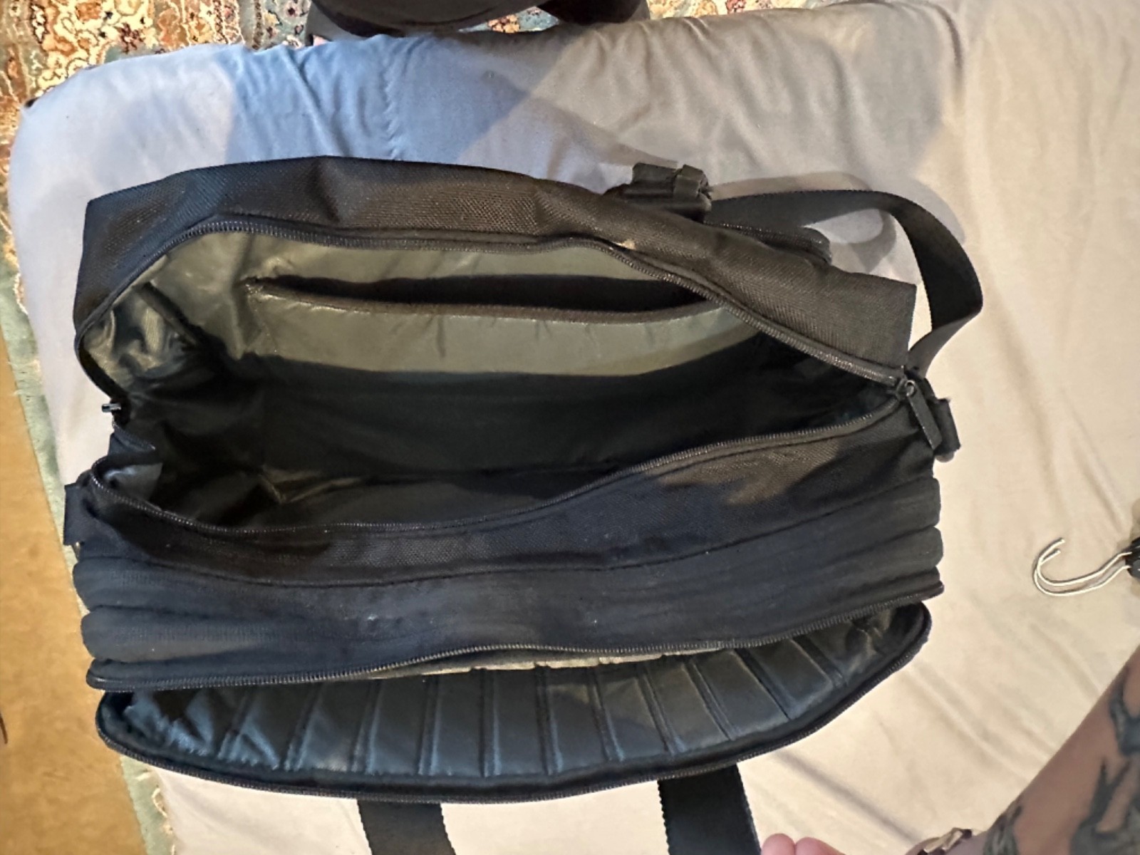 Tumi T-Tech Essential Gear Laptop Shoulder Briefcase Bag. Ballistic Nylon