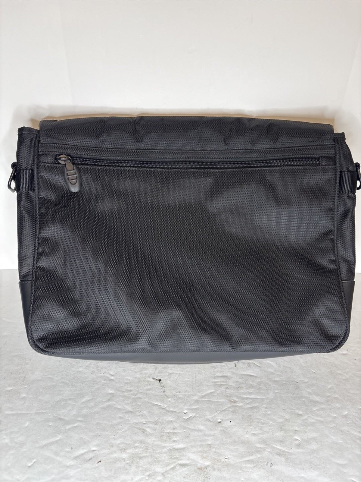 Tumi T2 Ballistic Black Messenger Briefcase Laptop Bag Nylon Black Shoulder