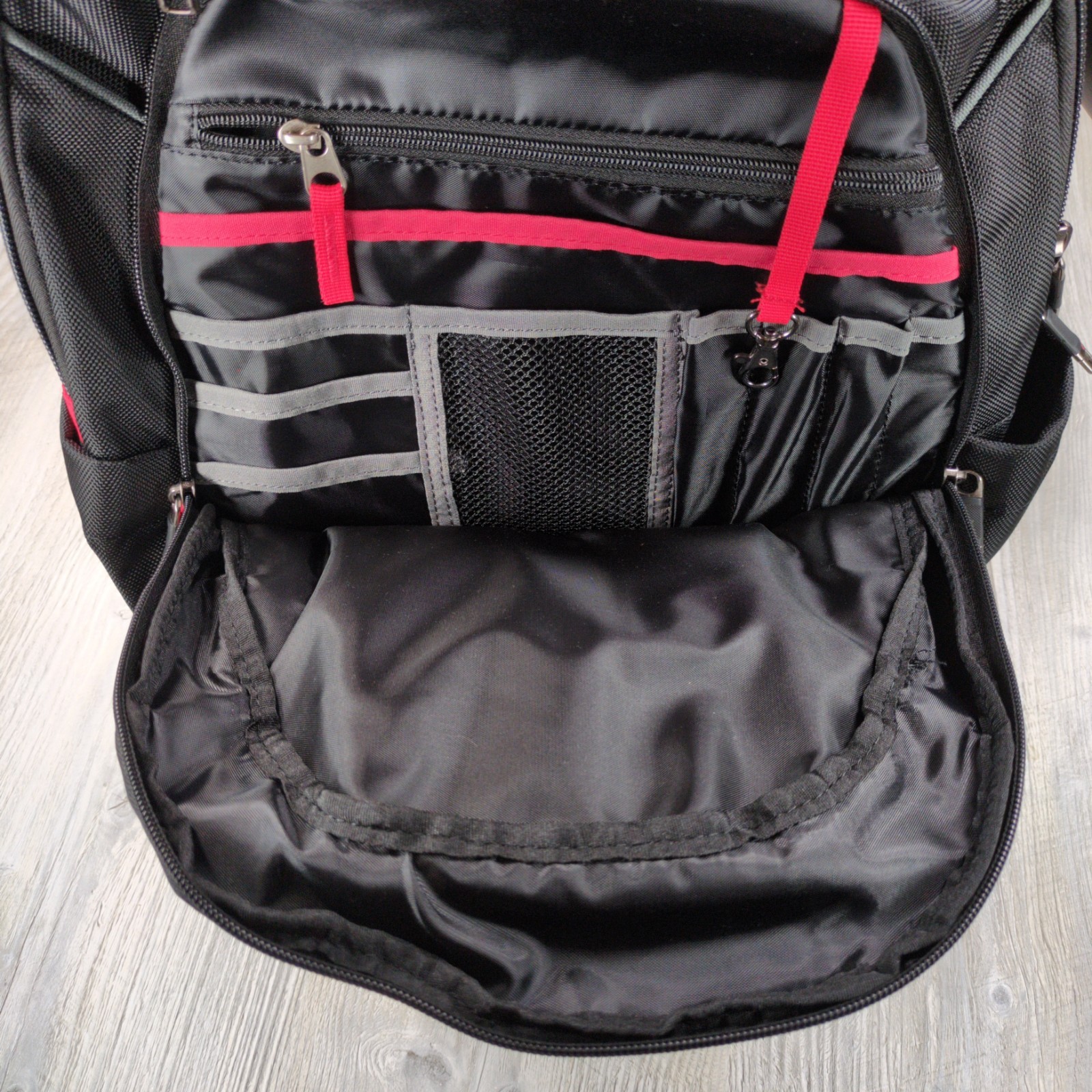Samsonite Tectonic X 17″ Laptop Backpack Black/Red (19″ x 13″ x 8″) New
