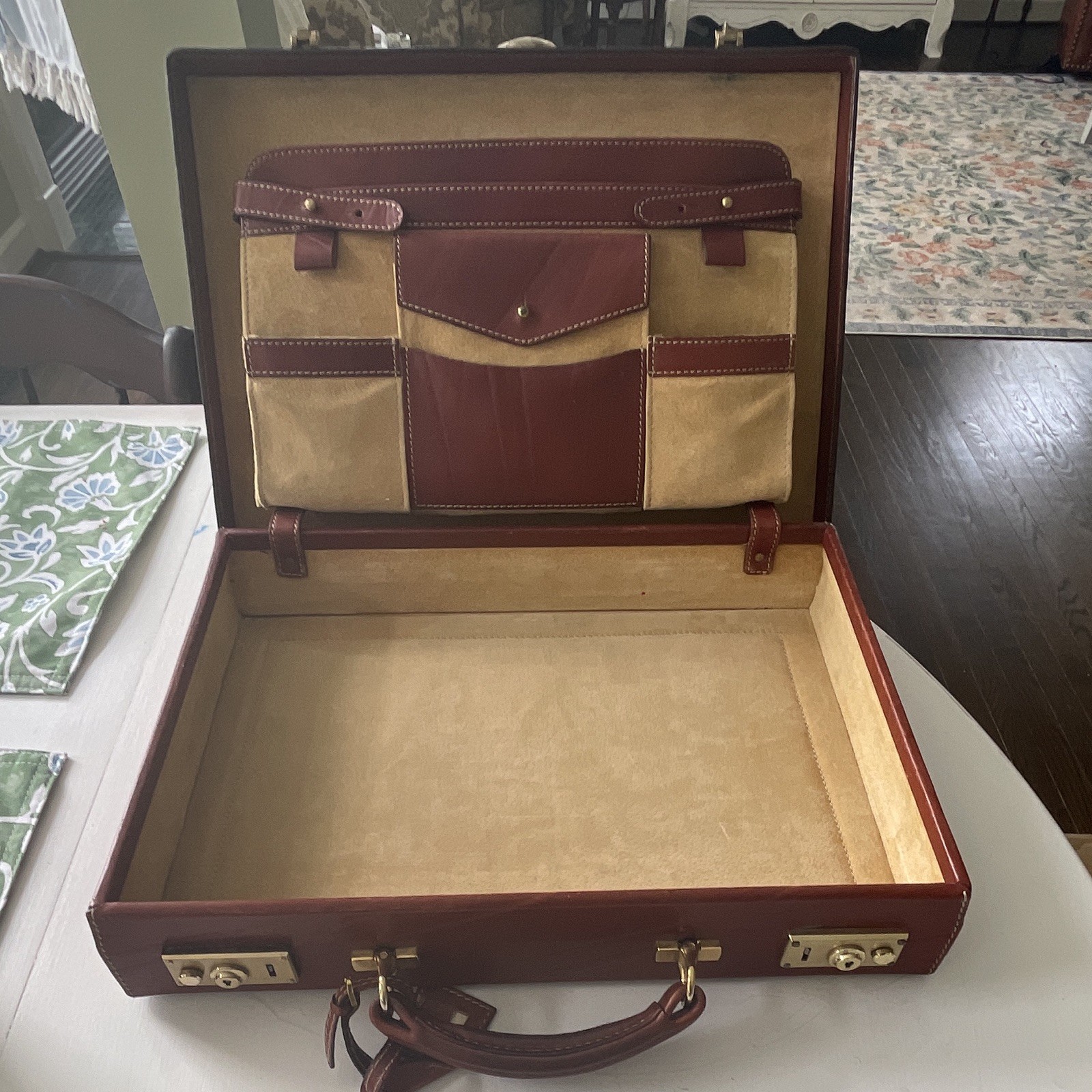 Dutch-made over-under hard-side briefcase, gold hardware – see pics