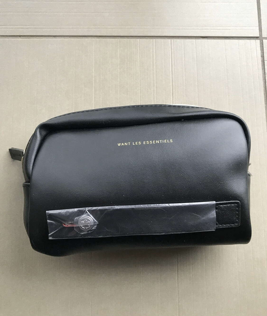 Want Les Essentiels De La Vie Midway Travel Pouch x Air Canada VERY RARE