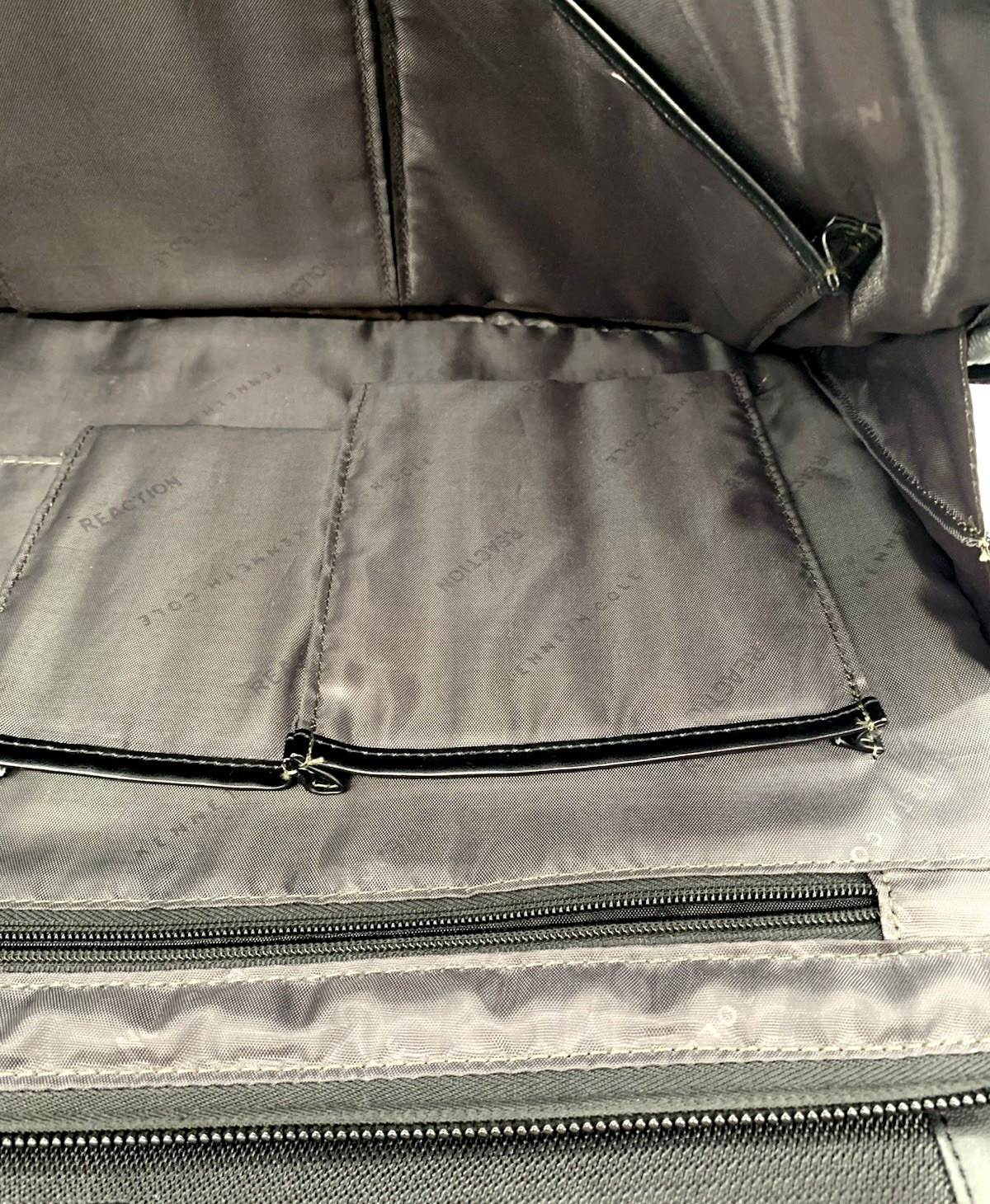 Kenneth Cole Reaction R-Tech 536735 Laptop Briefcase Messenger Bag 18.5 x 13 EUC