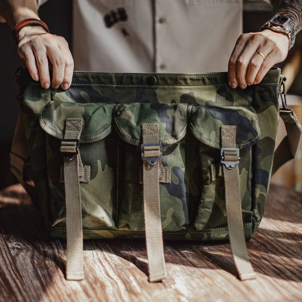 Retro Men Crossbody Bag Large Capacity Camouflage Training Messenger Bag Outdoor