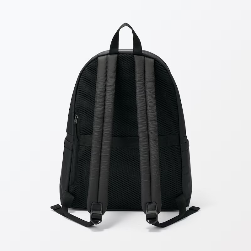 MUJI Water-repellent padded backpack to reduce shoulder strain from japan