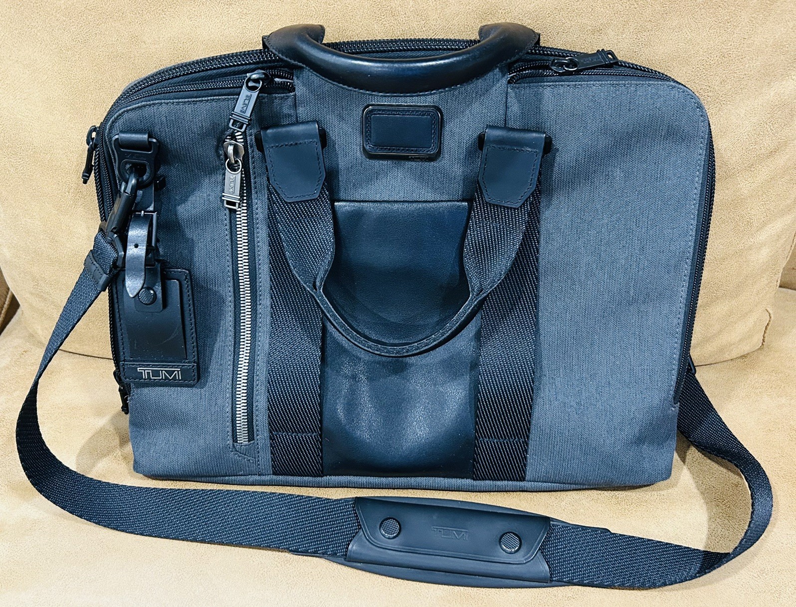 NWOT Tumi Alpha Bravo Aviano Briefcase In Grey/Black. Never Used. MSRP $375!