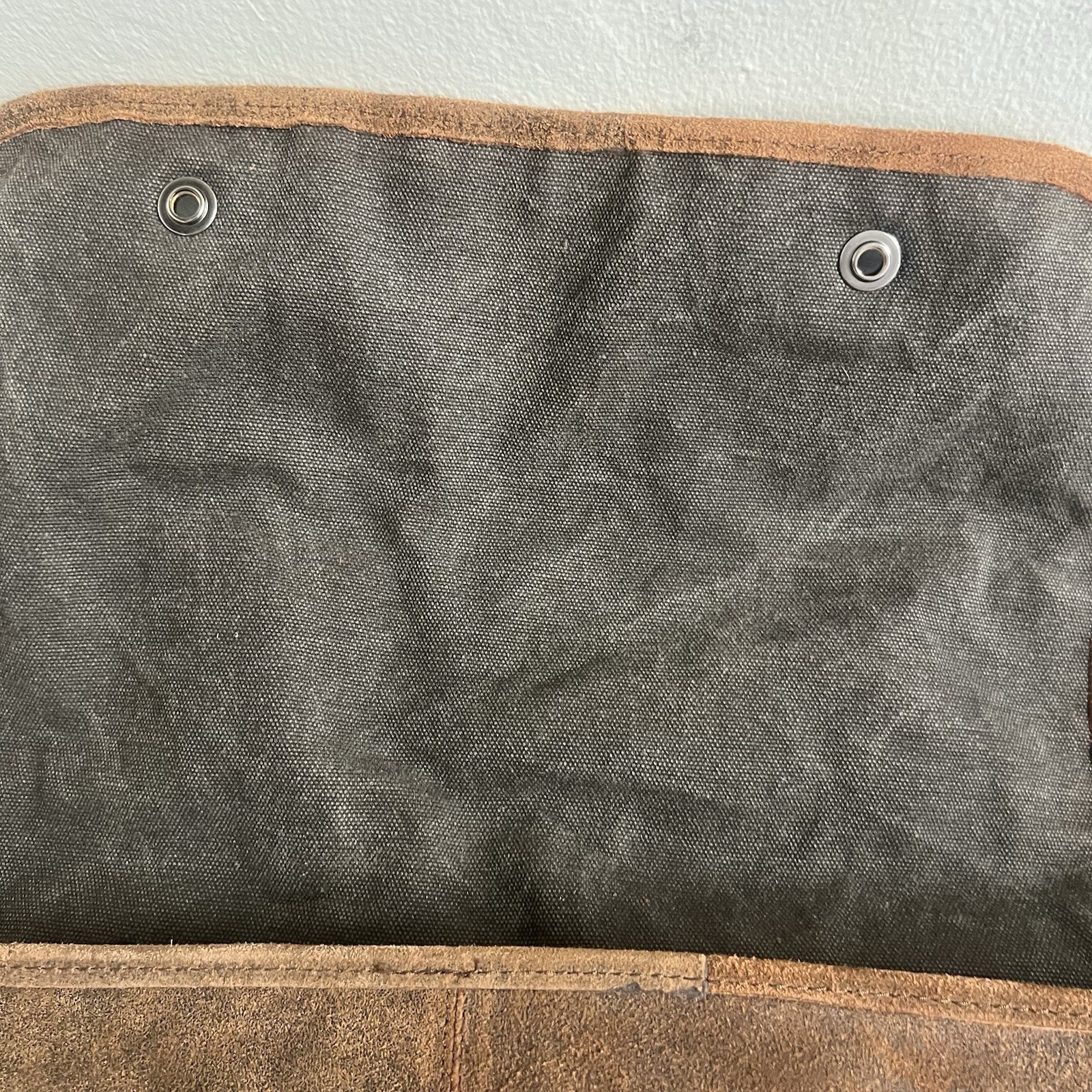 Wilson’s Leather Genuine Leather Messenger Back Large Brown Snap Button