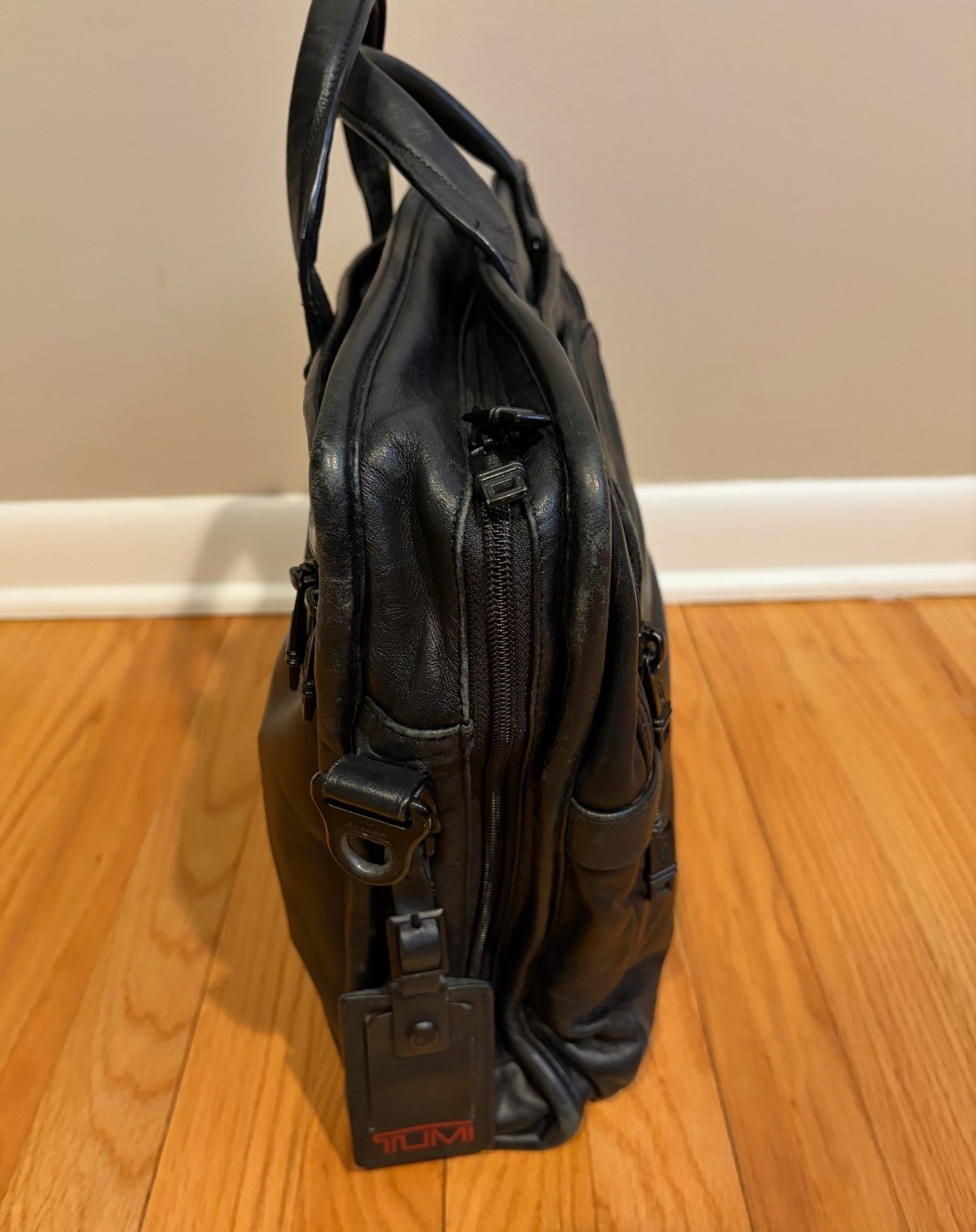 Tumi Alpha 2 Compact Large Screen Leather Briefcase Laptop Bag Reg $895 FS!