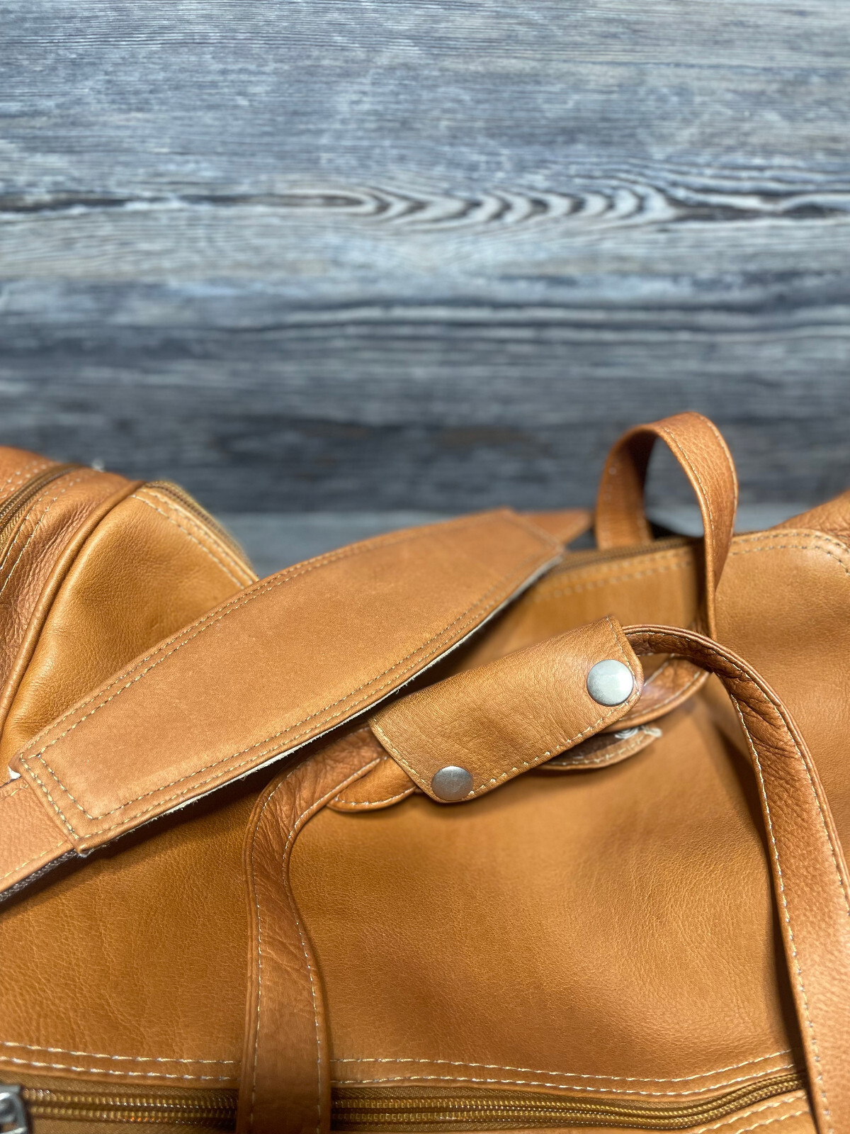 LEATHER DUFFLE BAG/WEEKENDER BAG, HANDMADE IN COLOMBIA
