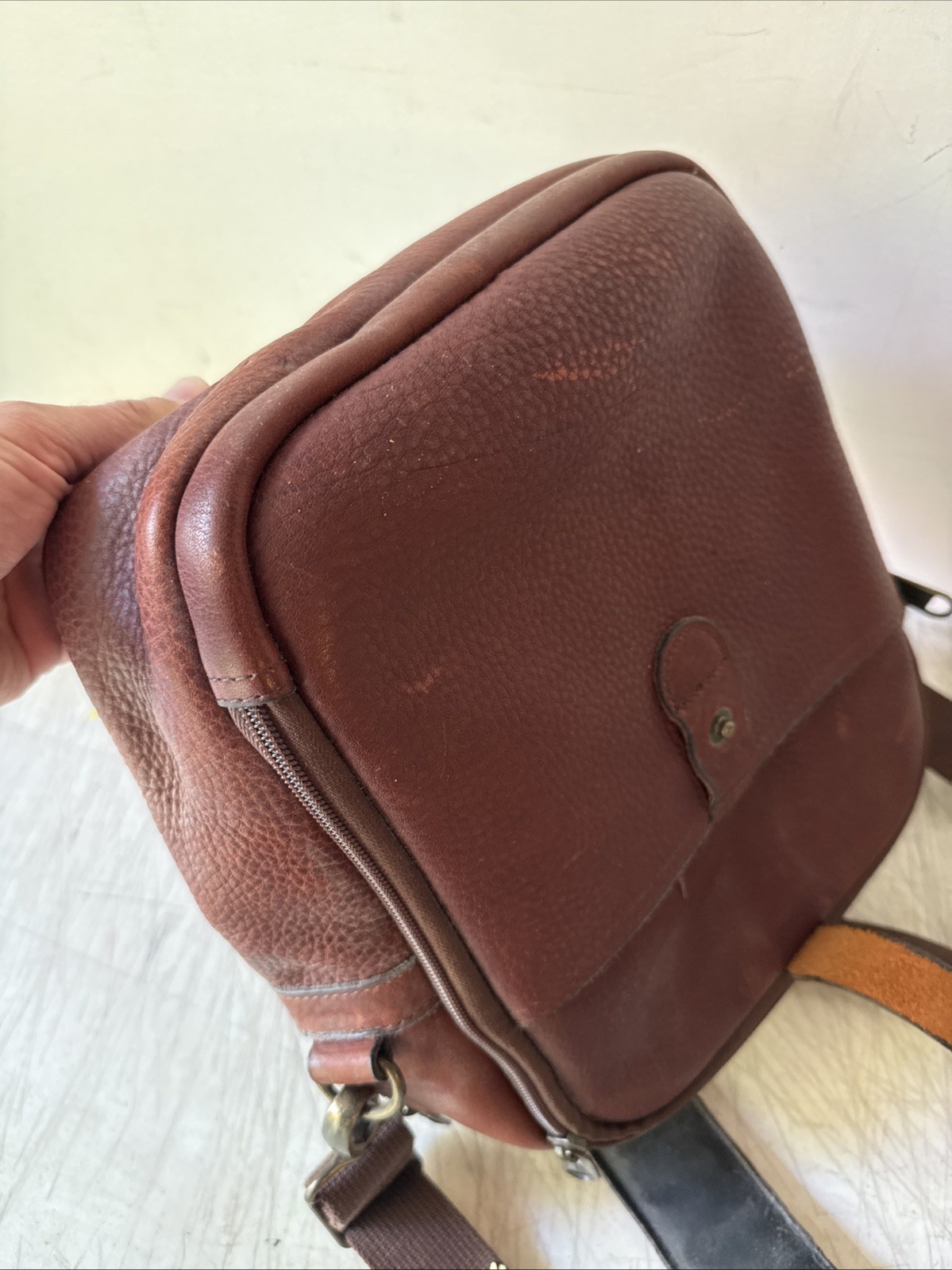 Duluth Trading Company Lifetime Leather Travel Bag Messenger Crossbody Brown