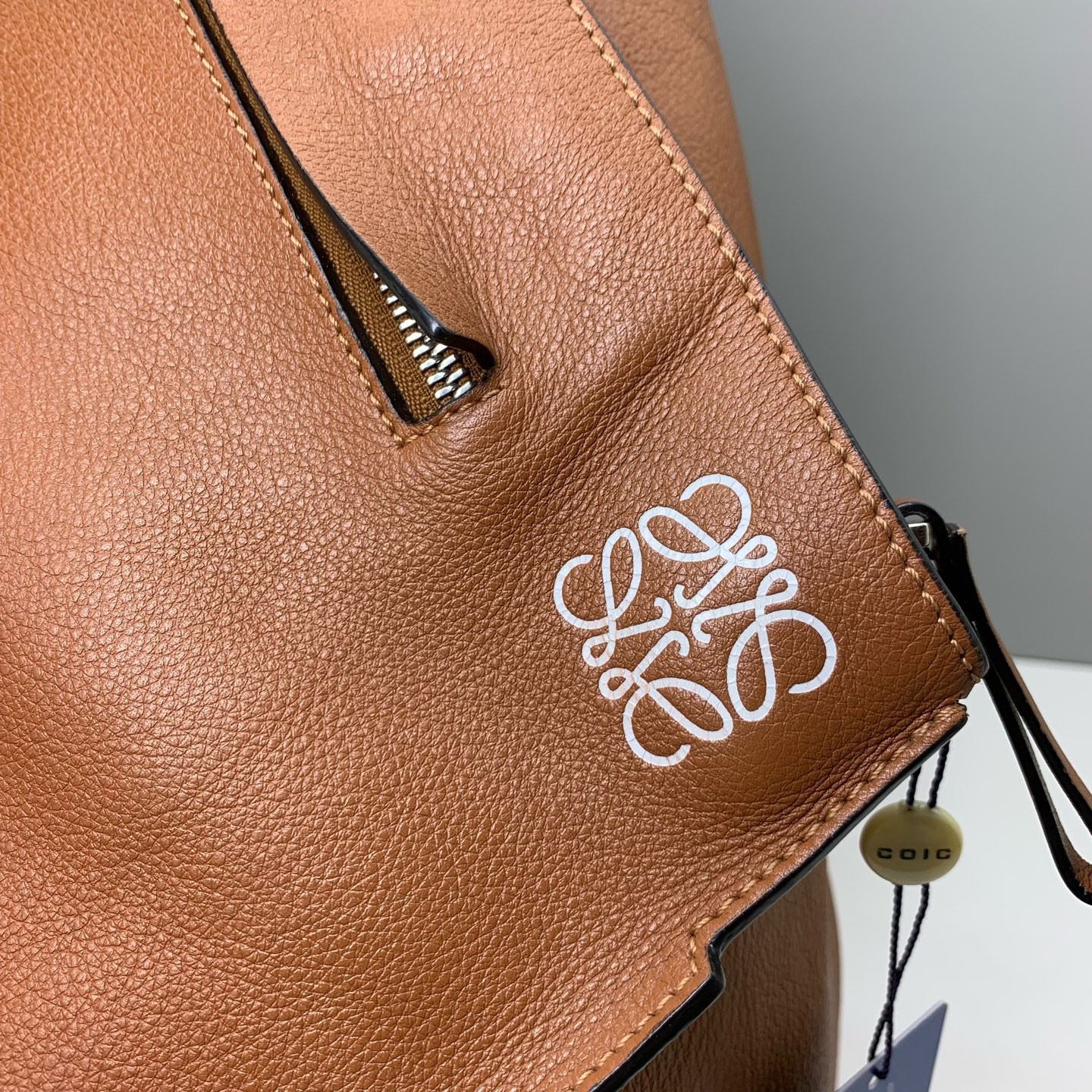 Loewe Pre-Owned Authentic Crossbody Brown Leather 44x28x22cm
