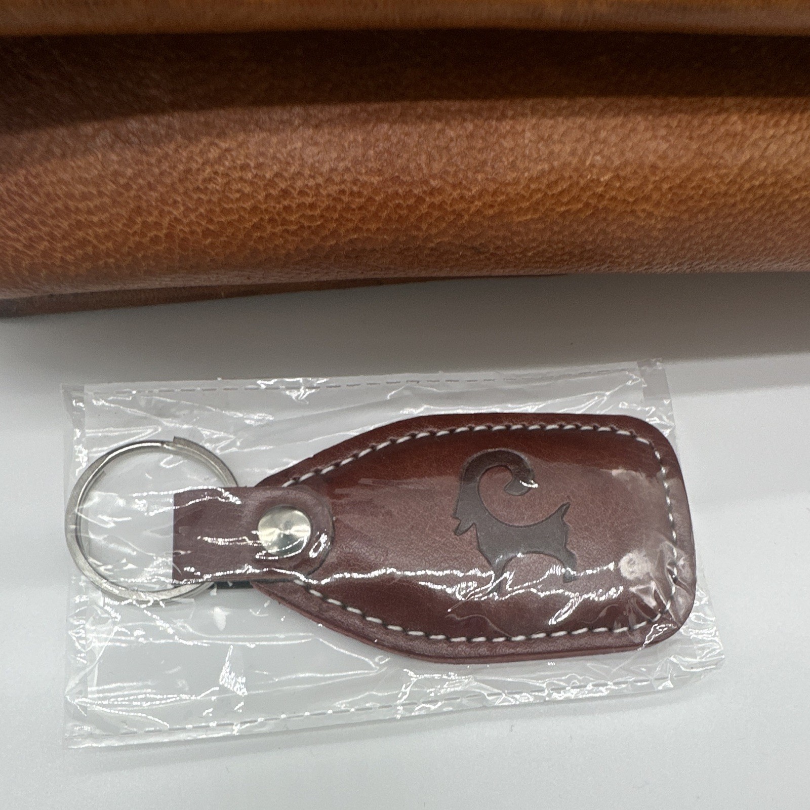 Urban Leather Brown Messenger Bag Magnetic/Zip Closure Outer & Inner Pockets
