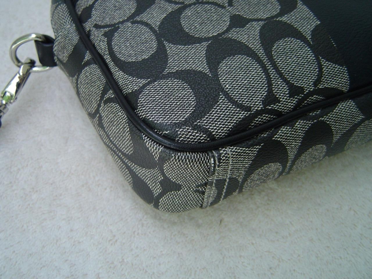 AUTHENTIC COACH MENS BLACK AND WHITE SIGNATURE STRIPE LARGE POUCH #77277 VGC