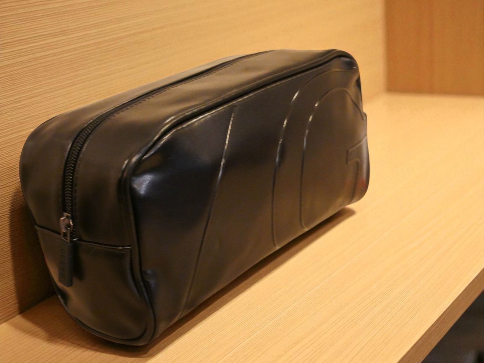 NEW MEDIUM MEN’S GUESS BLACK LEATHER LOGO HANDLE TOILETRY TRAVEL CASE BAG