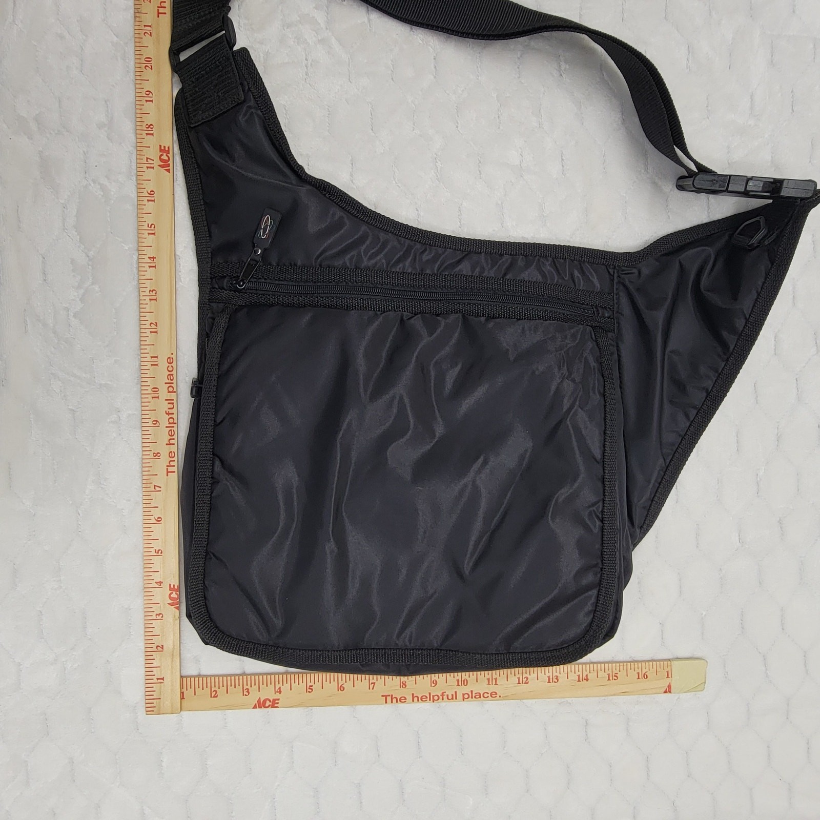 Vintage Y2K Black Nylon Sling Messenger Bag Techwear Quilted Atomic Logo Cyber