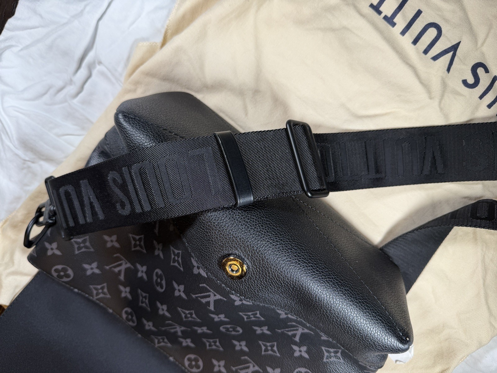 LOUIS VUITTON Saumur Messenger Shoulder crossbody Bag M45911 Monogram eclipse LV