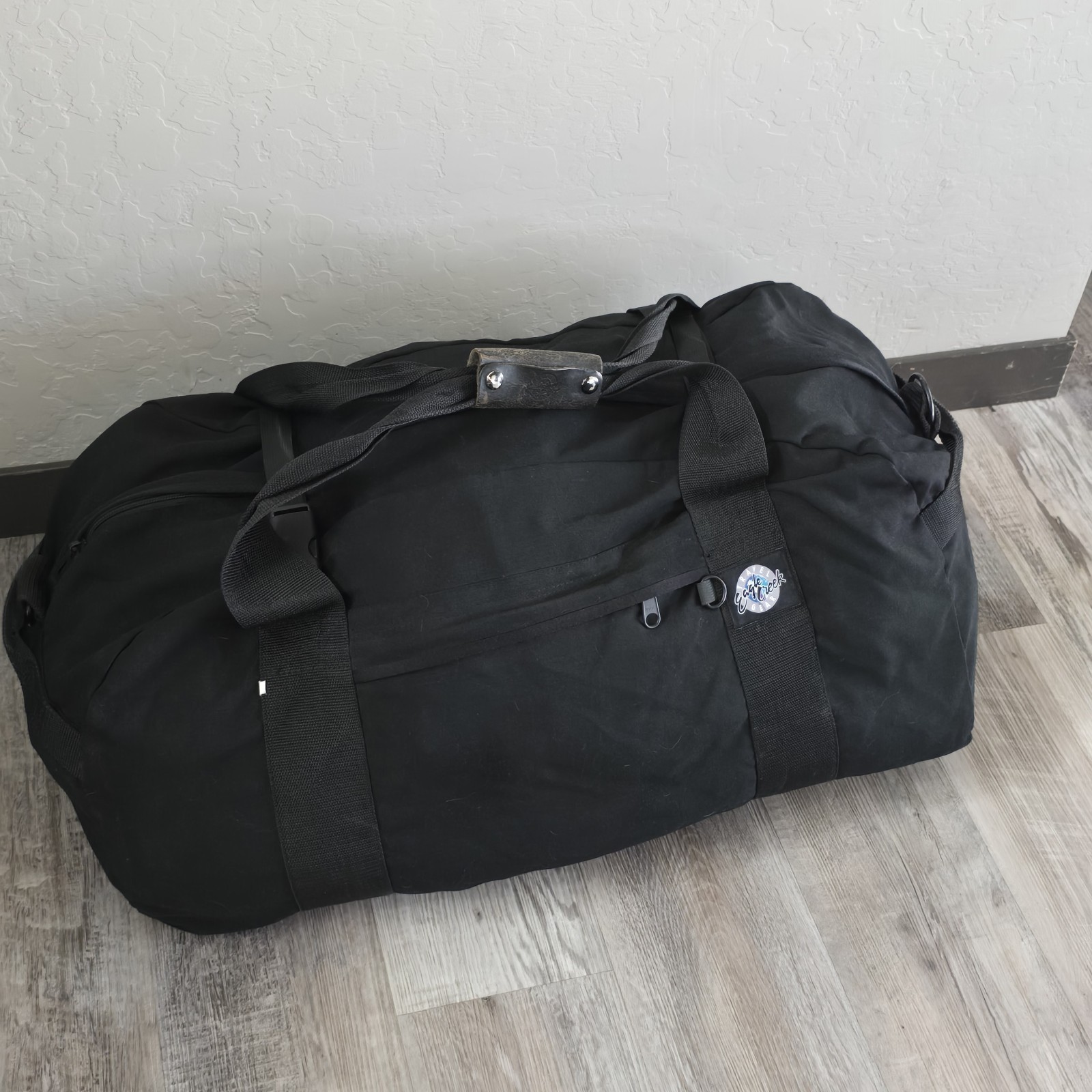 Vtg Eagle Creek Large Duffle Bag Bug Out Black Straps 30″ x 16″ x 16″ ****READ