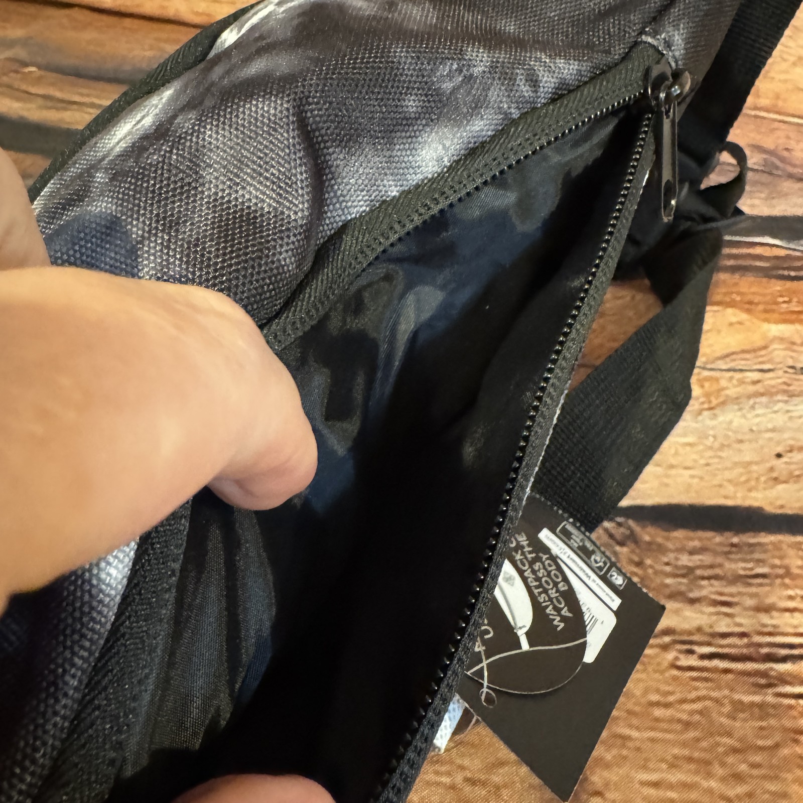 No Boundaries Men’s Tie Dye Fanny Pack Waist Bag Black White Adjustable Strap