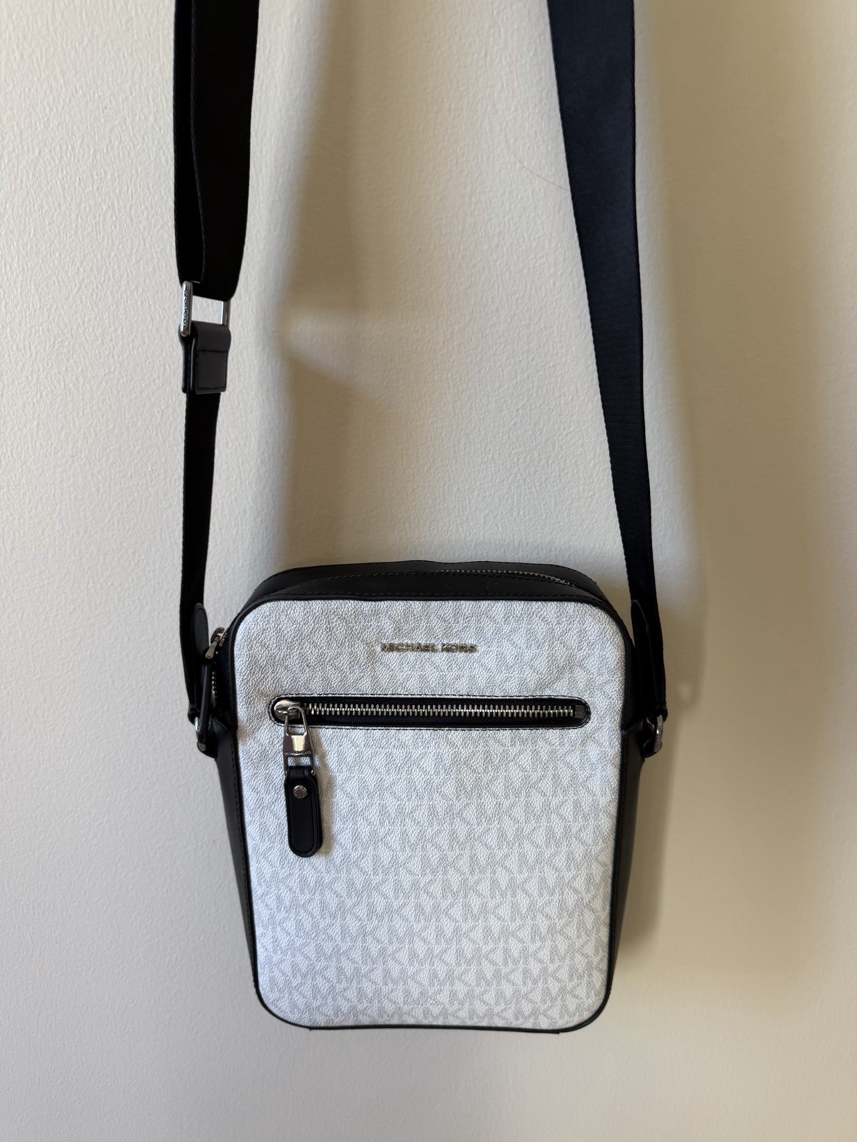 Michael Kors Men’s Black Logo Messenger Bag Adjustable Strap Lined