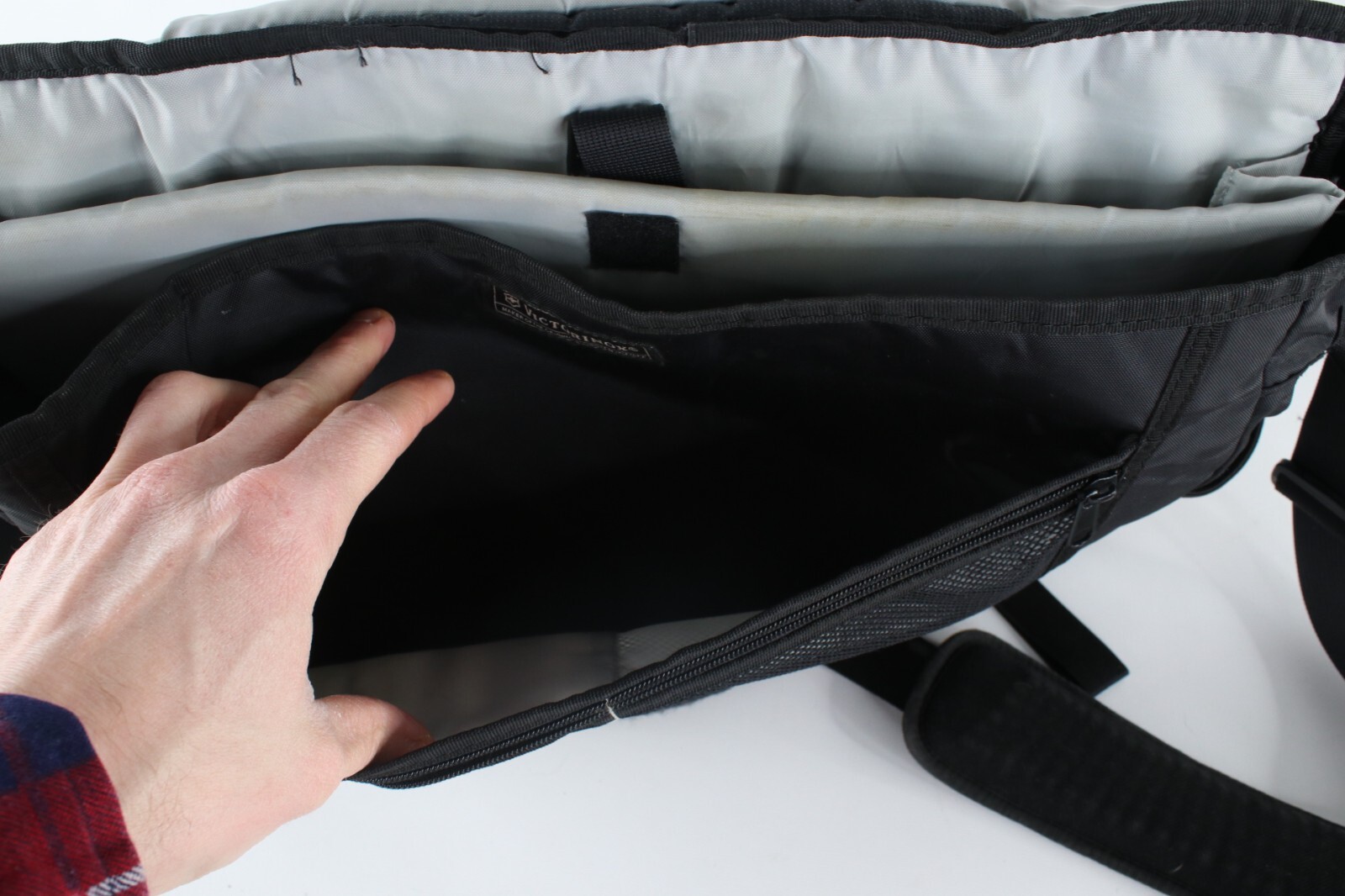 Vintage Victorinox Distressed Spell Out Crossbody Messenger Bag Carry On Laptop