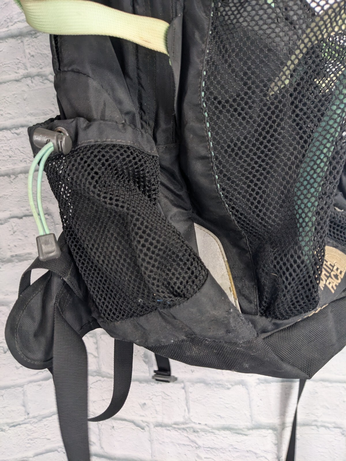 The North Face Recon Backpack Hiking Camping Storage Laptop Holder Book Bag S10