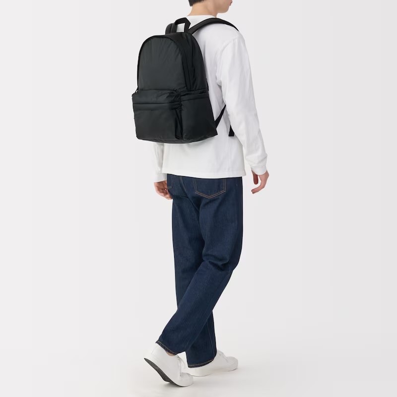 MUJI Water-repellent padded backpack to reduce shoulder strain from japan