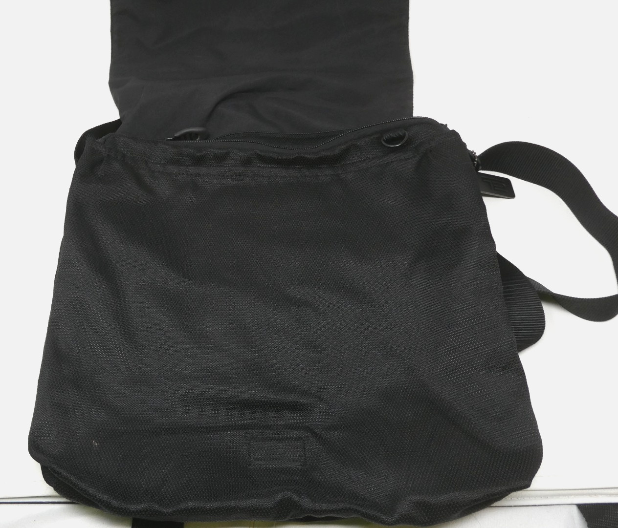 Tumi Alpha Small Messenger Crossbody Flap Body Bag Ballistic Nylon Cloth Black