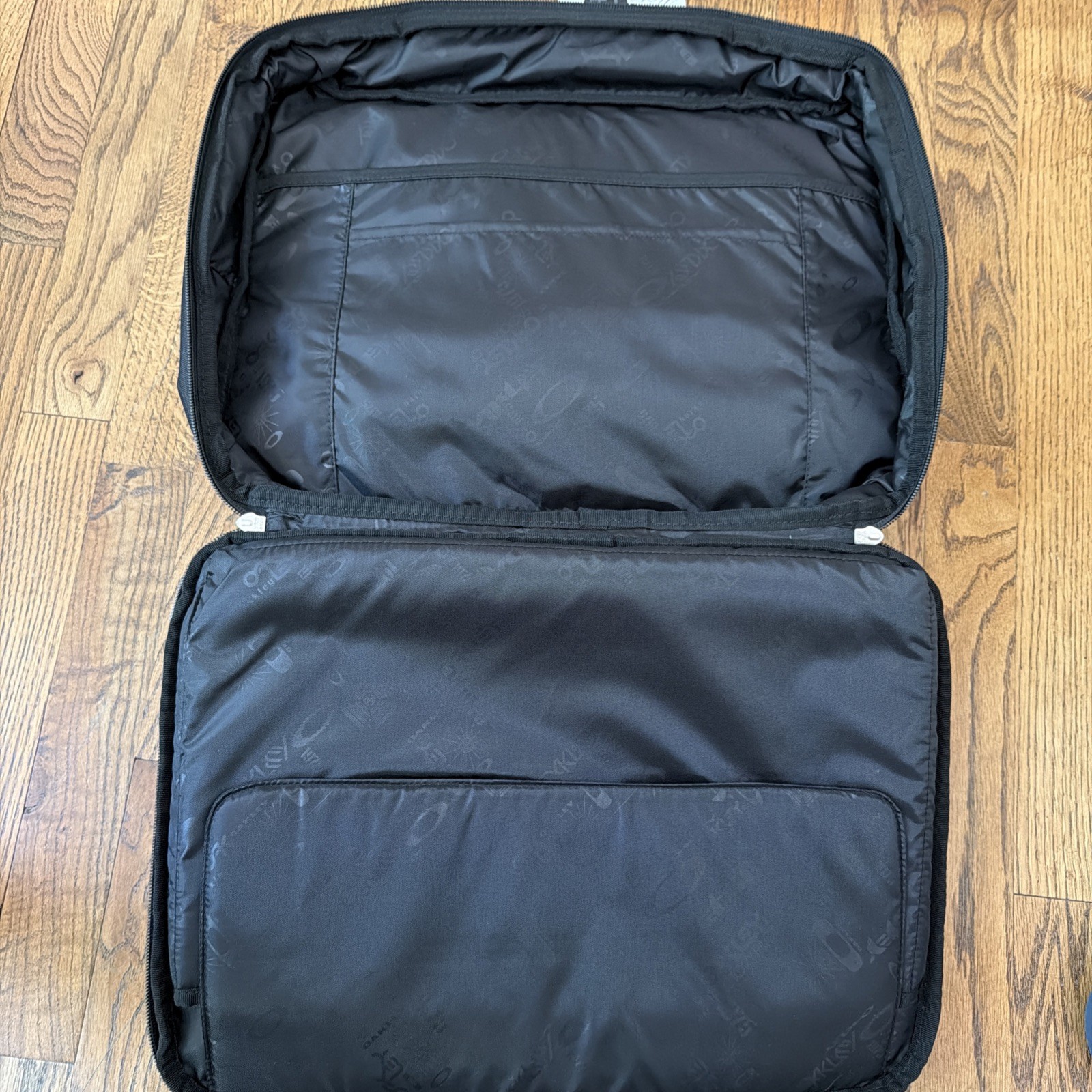 Oakley Messenger Bag Briefcase Shoulder Bag Padded Laptop Multipockets Black GUC