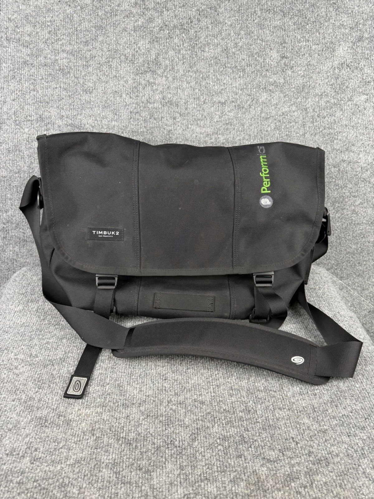 Timbuk2 Classic Messenger Bag M Black Canvas Pockets Laptop Travel Crossbody