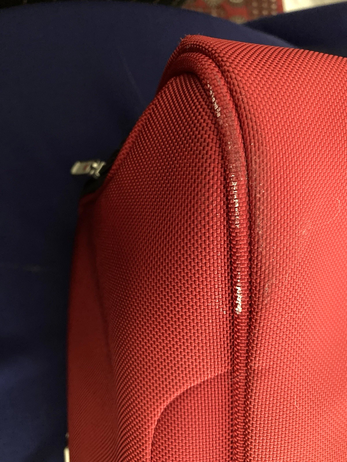 Victorinox Red Canvas Duffle Bag Luggage Carrier Zip Pockets Detachable Strap