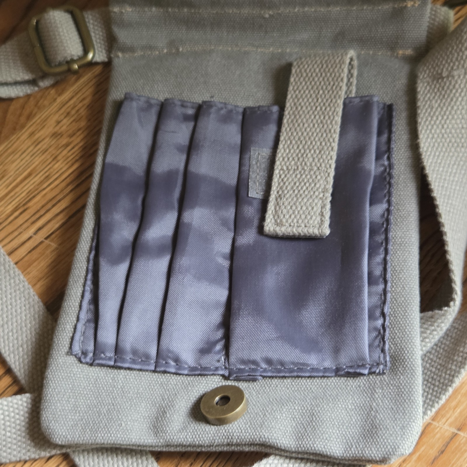 Prairie Schooner Gray Small Crossbody Adjustable Strap Zip Magnetic Outer Pocket