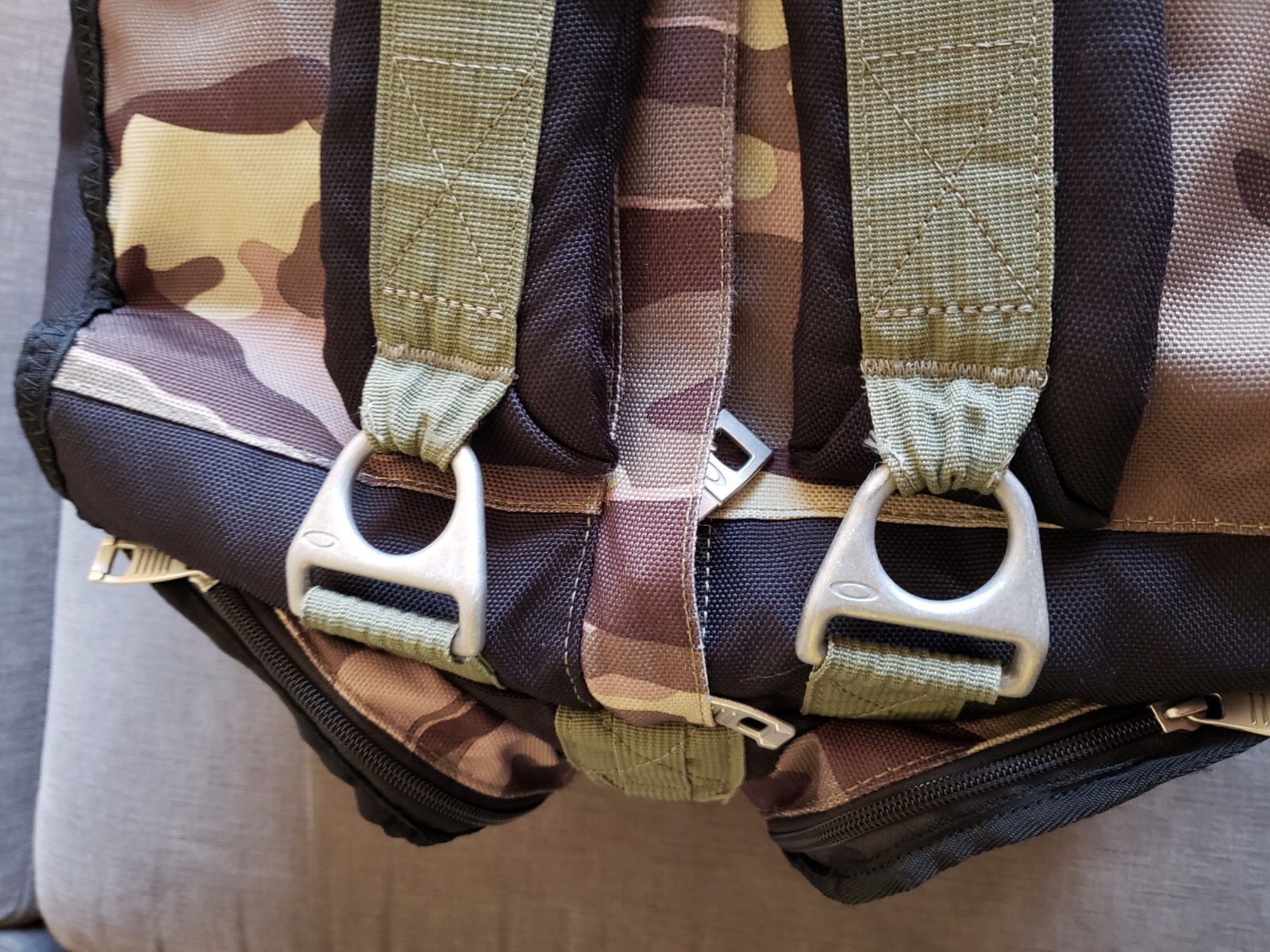 Oakley Tactical Field Gear Duffle Bag Backpack Camo Black – Great Condition!