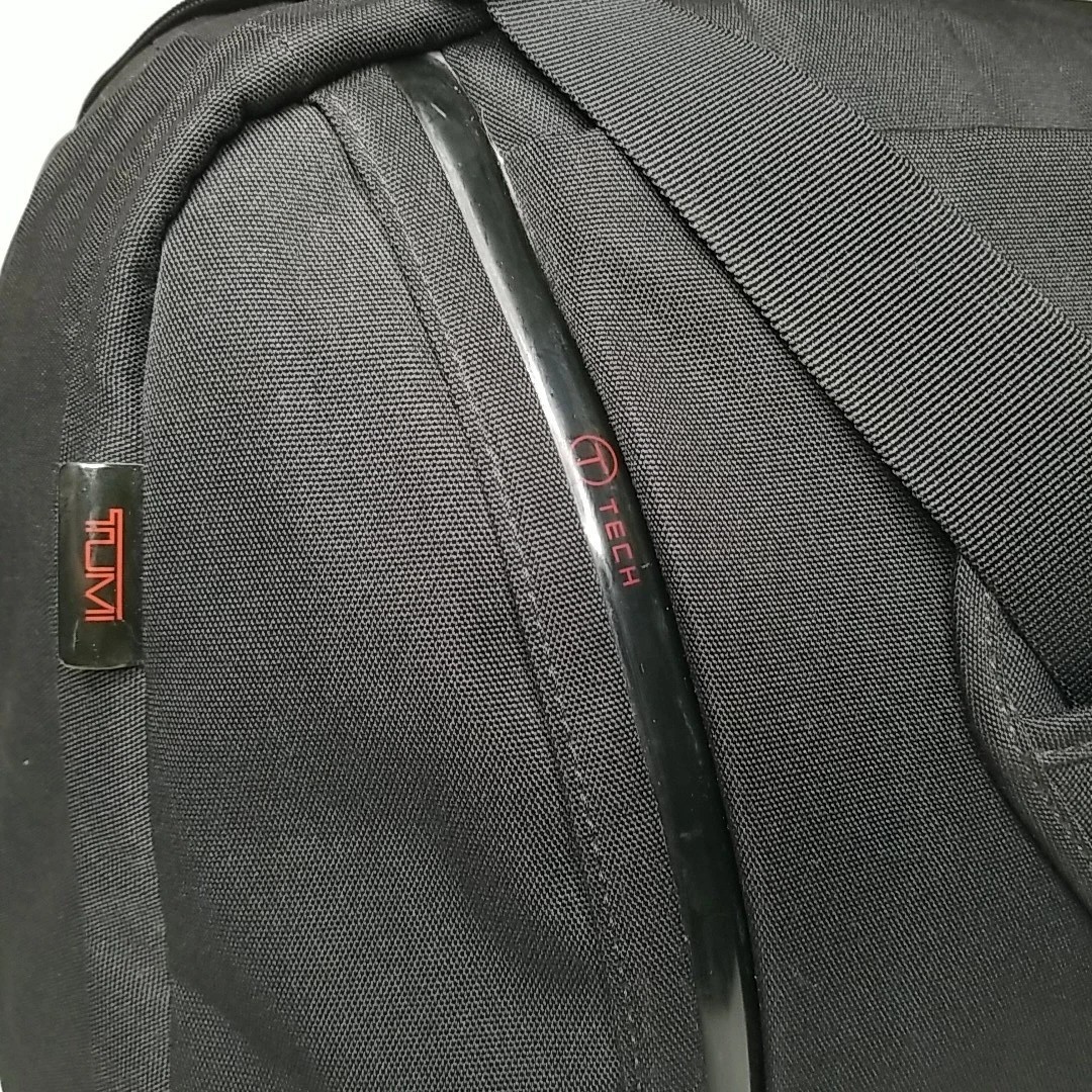 Tumi Tech Essential Gear 20″ Duffel Bag Black Nylon With Shoulder Strap 67754D
