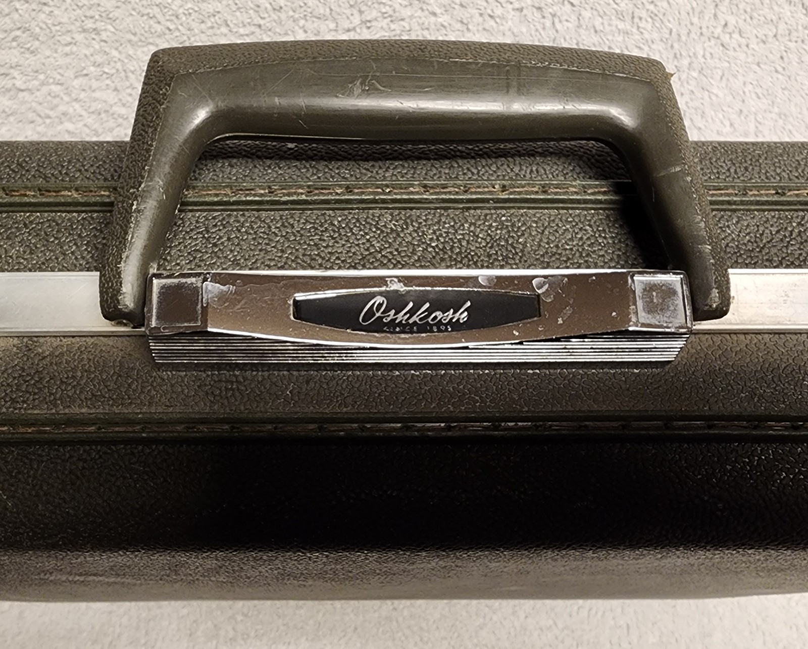 Vintage Oshkosh Hard Shell Briefcase Case Attache Dark Gray No Key