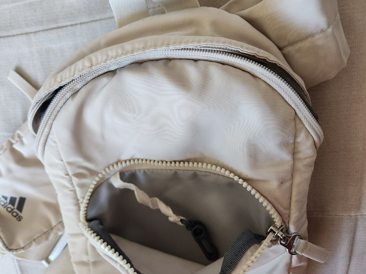 Adidas Essentials 2 Sling Crossbody Bag / Off-white / Zippered Pockets