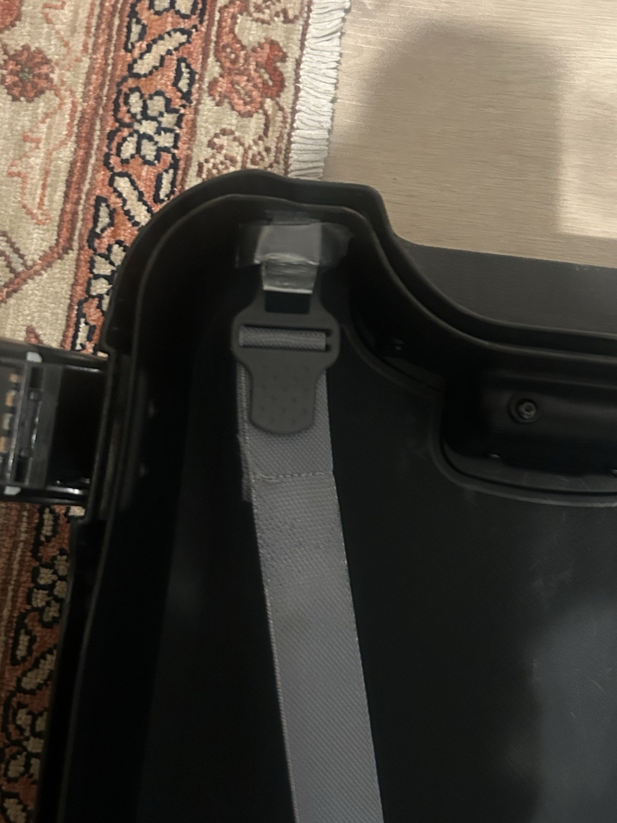 Rare Samsonite Vintage Hard-Shell 22″ Carry-on Luggage Black Lock Combo