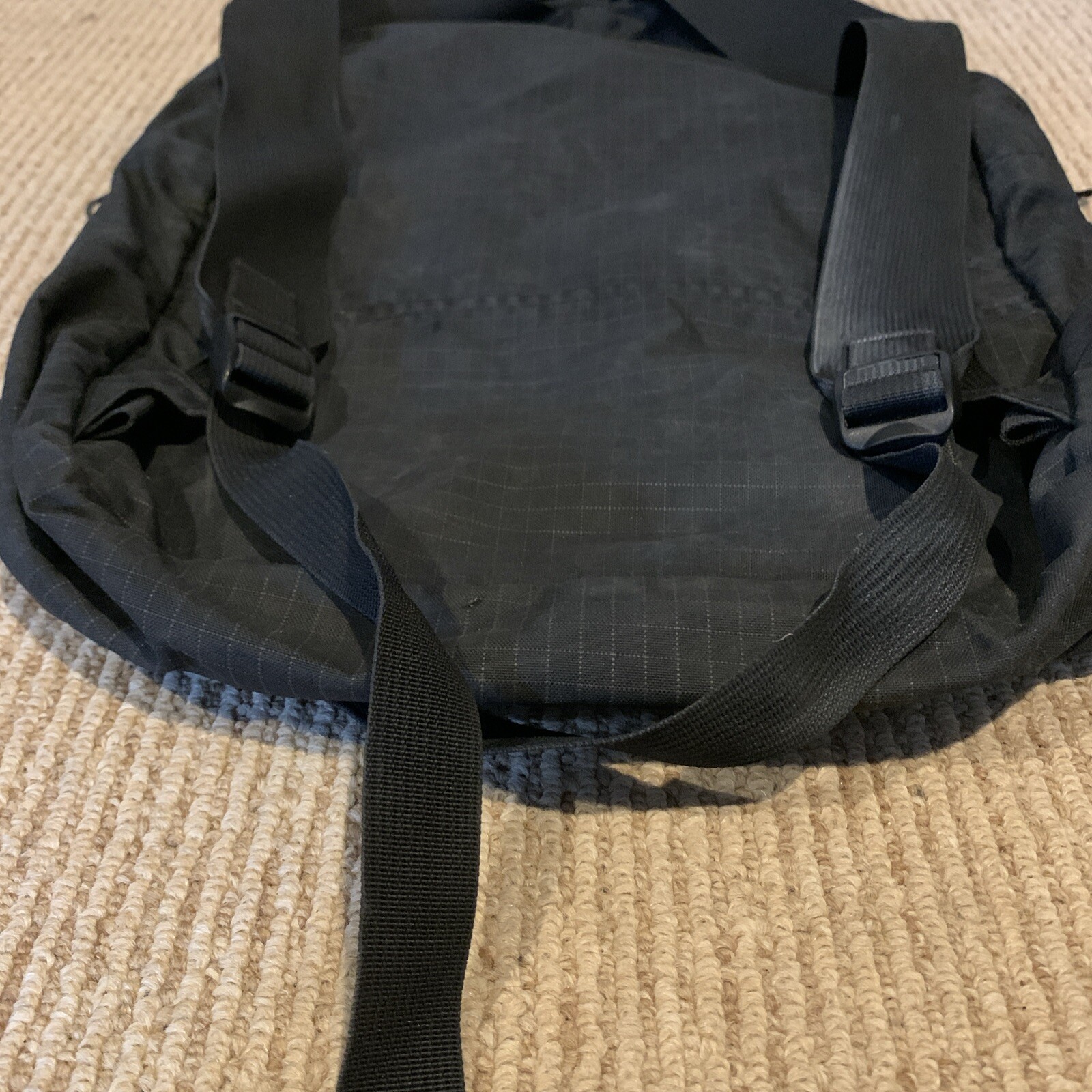 Tom Bihn – Daylight Backpack – Black 400 Halcyon/Northwest Sky 200 Halcyon