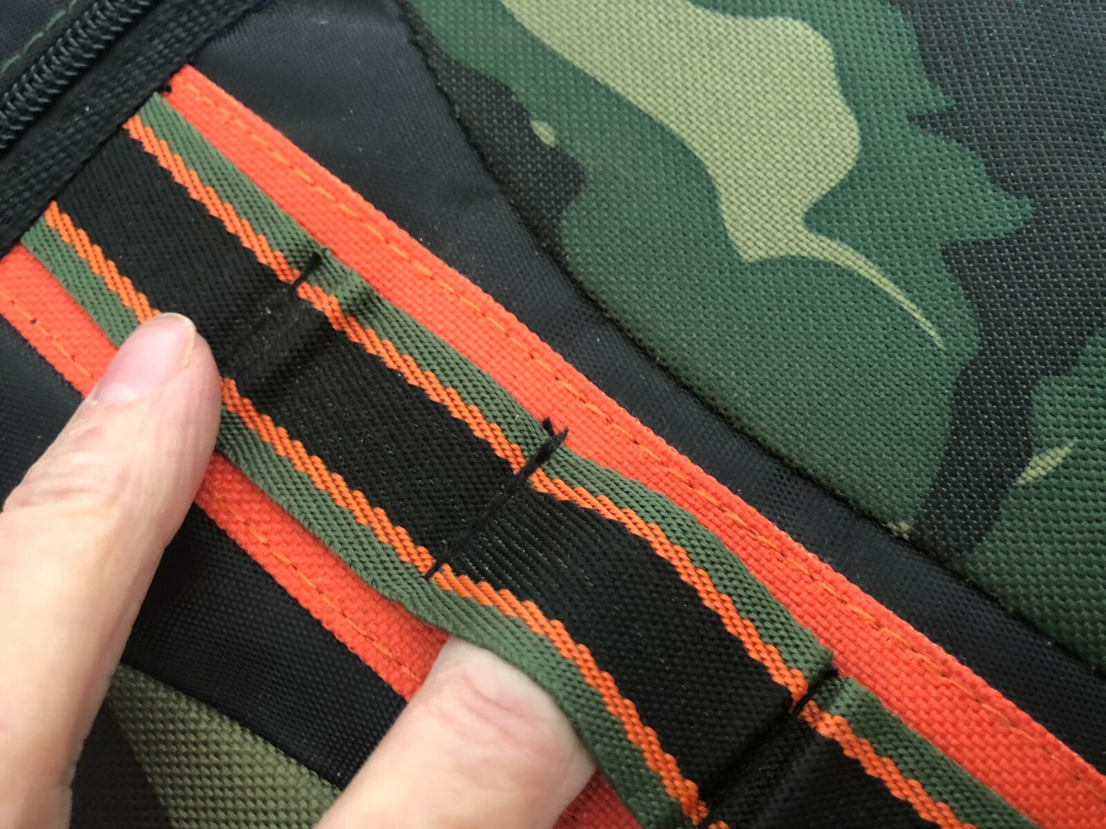New LG Mens TRAILMAKER EQUIPMENT BACKPACK Camo Orange Black Mesh Pockets EXPANDS