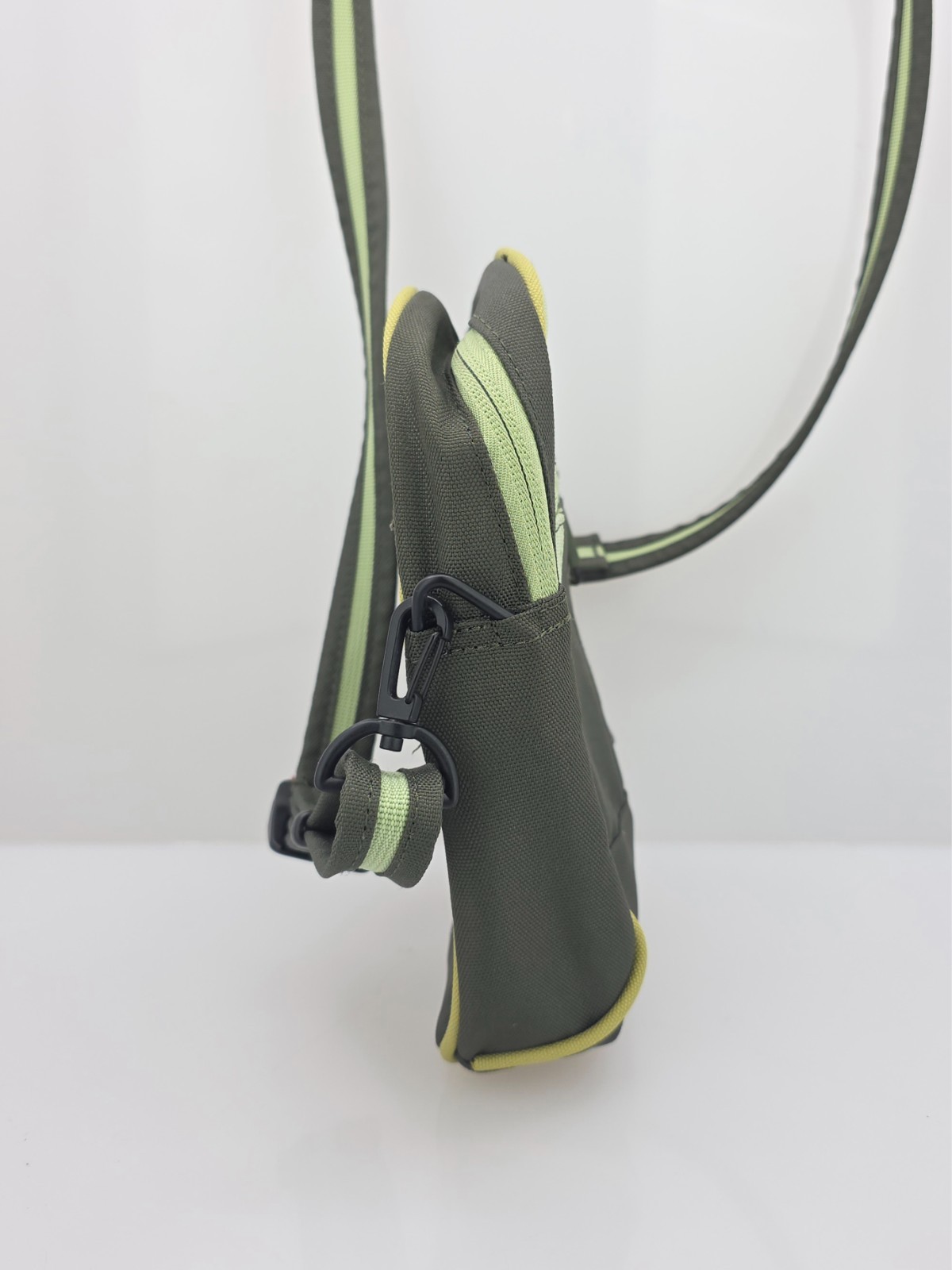 Pacsafe Metrosafe 2310 Shoulder Bag Convertible Hip Pack Exomesh Anti-Theft
