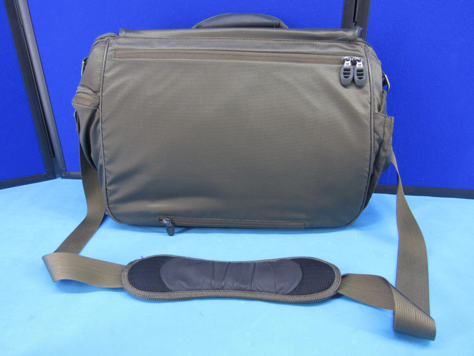 TUMI T-Tech Green Essential Gear Ballistic Nylon Messenger Bag Laptop 18″13″x5