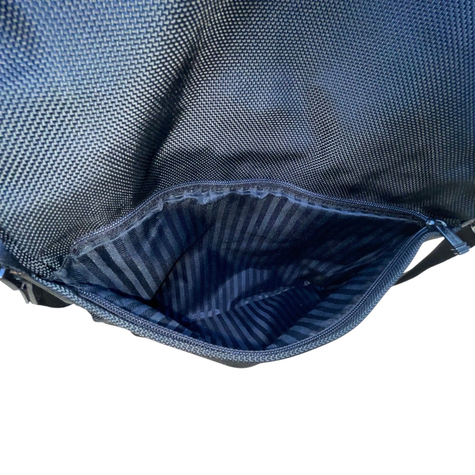 Tumi Men’s Black Fabric Adjustable Strap Durable Lined Interior Messenger Bag