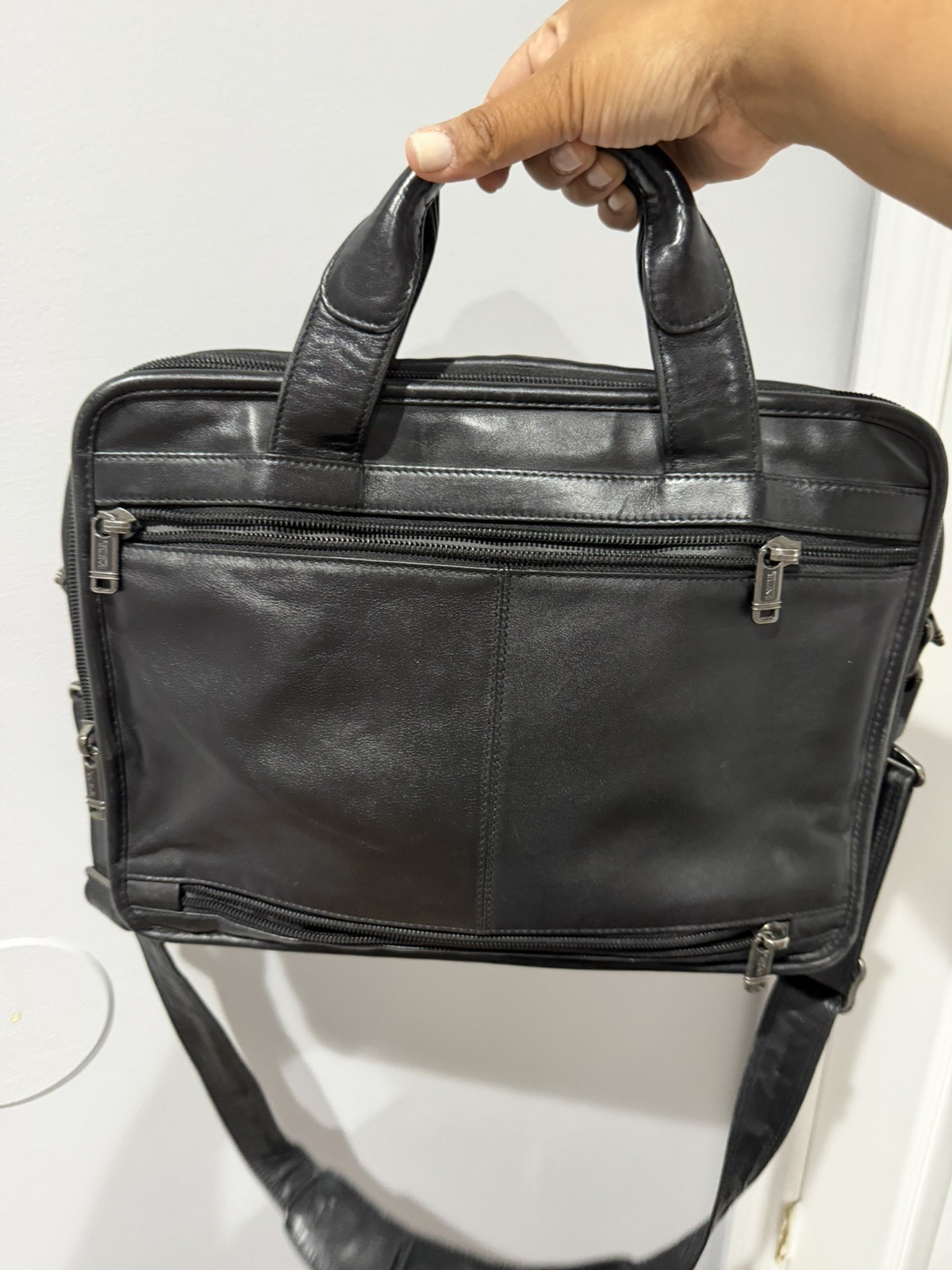 Tumi Leather Messenger Laptop Crossbody Tote Black Bag Pockets L