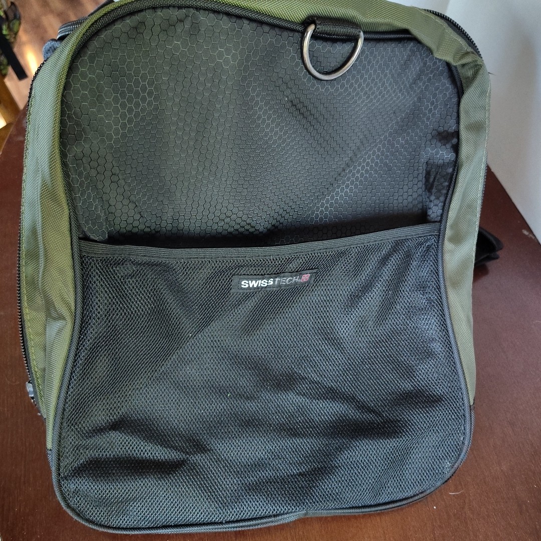 Swiss Tech Urban Trek Green Duffle Bag 28”x15”x12.5”