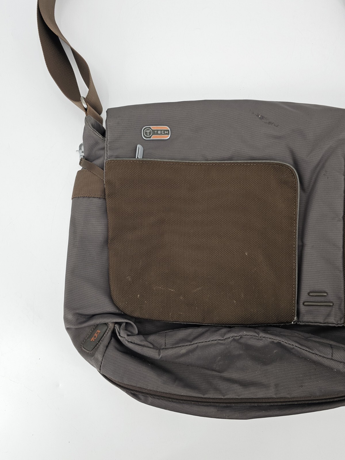 Tumi T-Tech Essential Gear Black Laptop Messenger Bag – Preowned