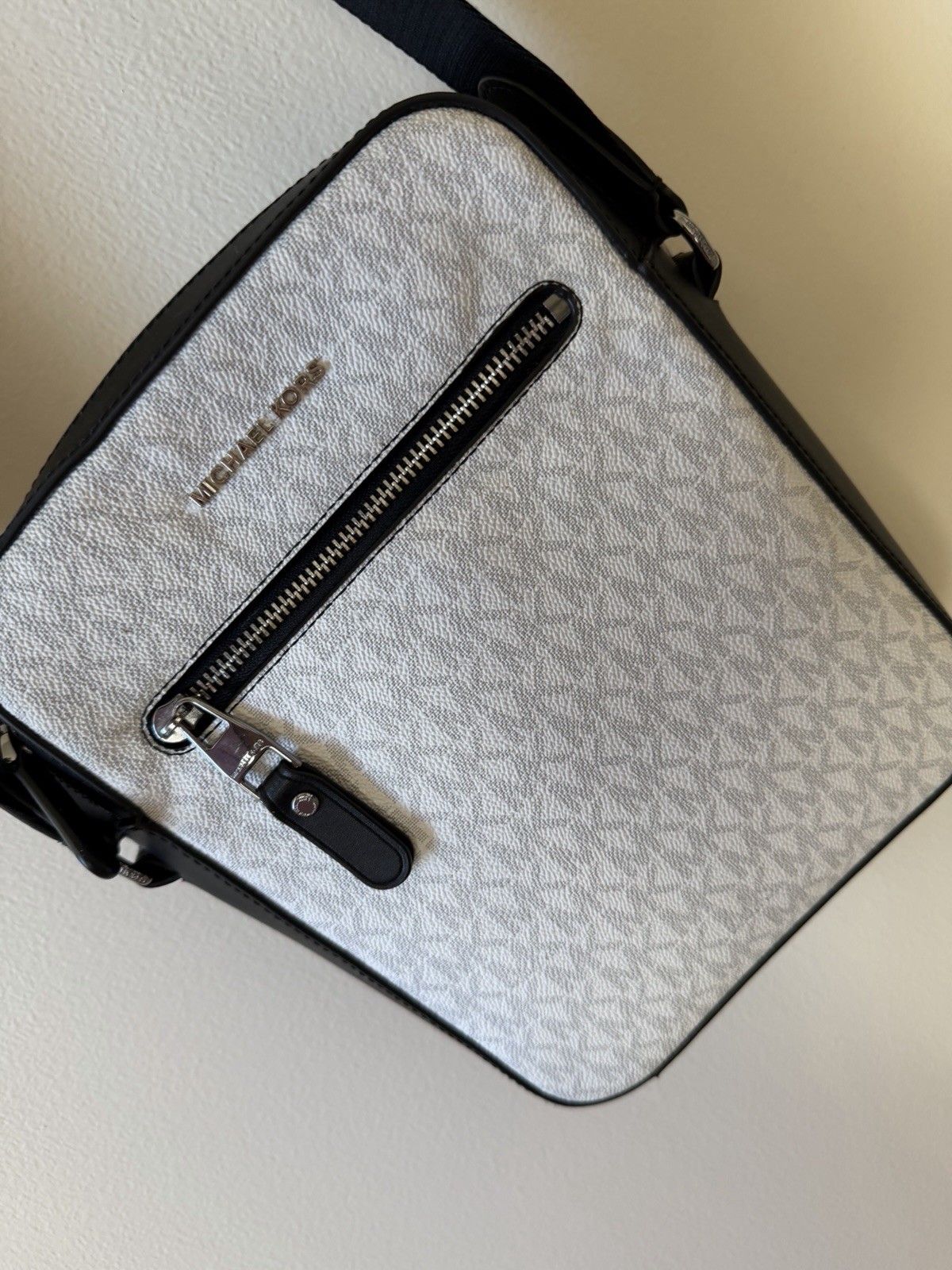 Michael Kors Men’s Black Logo Messenger Bag Adjustable Strap Lined
