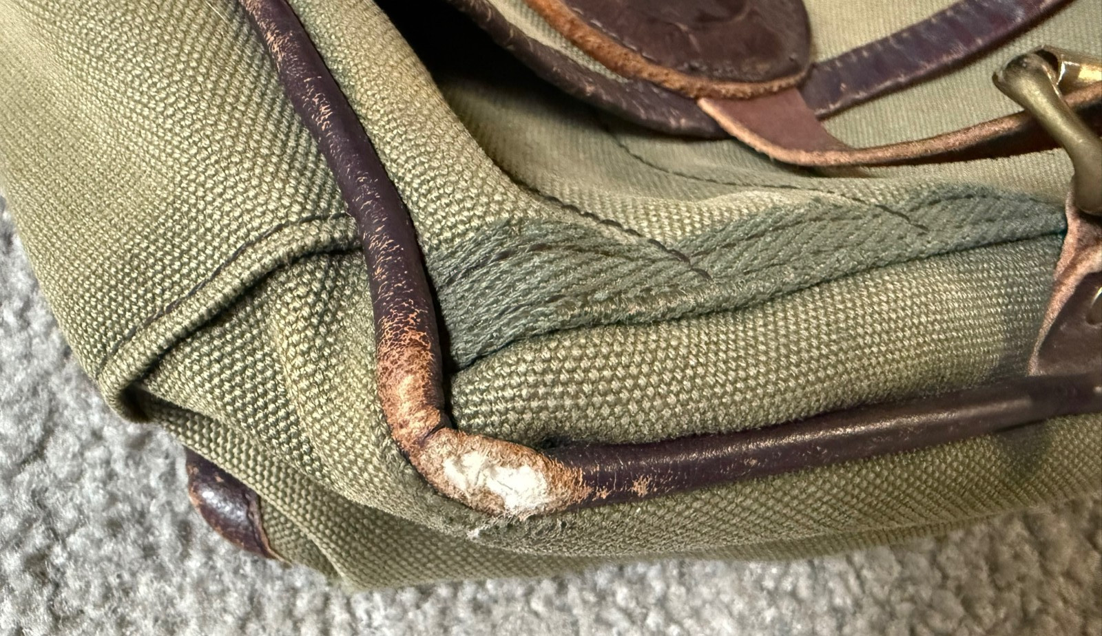 VTG Duluth Pack Green Canvas & Leather Shoulder Messenger Tote Bag