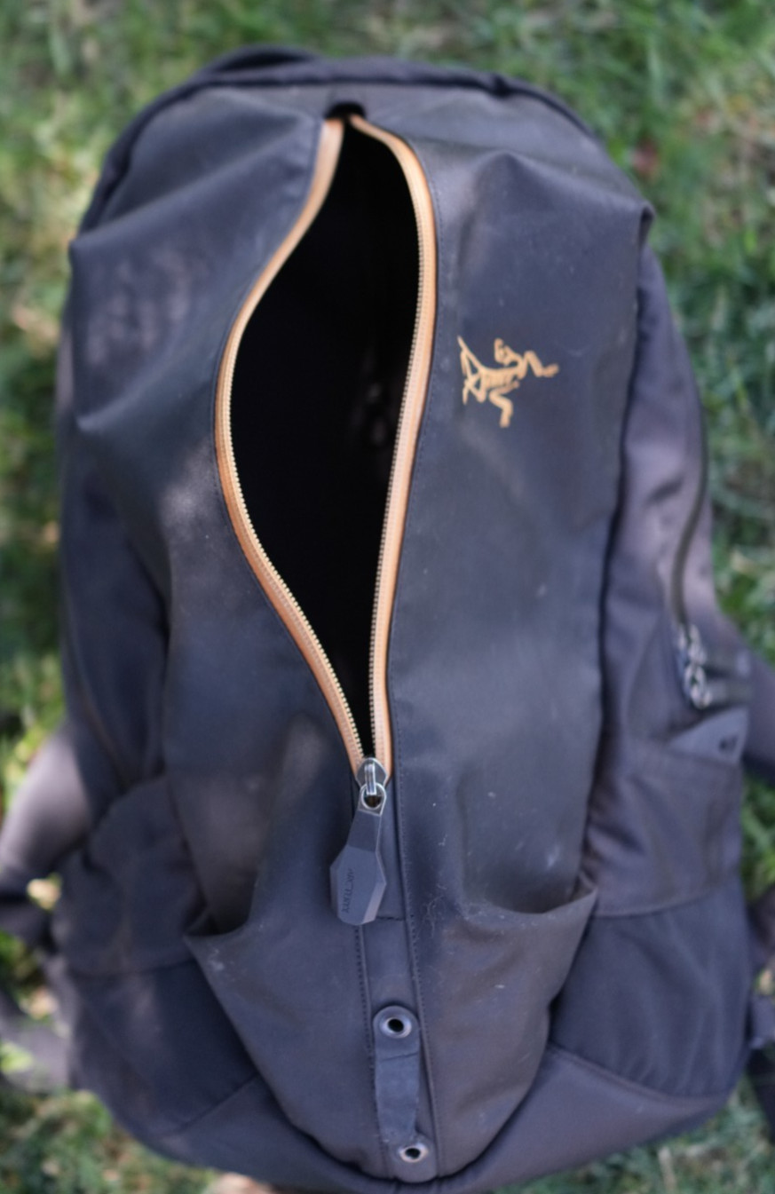 Arc’teryx Arro 22 Backpack – Black / Gold Condition: Pre-Owned (Good)
